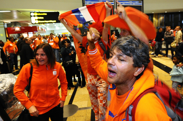 مانديلا يغادر الحفل والكأس كاد يخطف