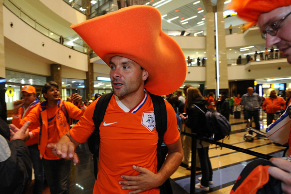 مانديلا يغادر الحفل والكأس كاد يخطف