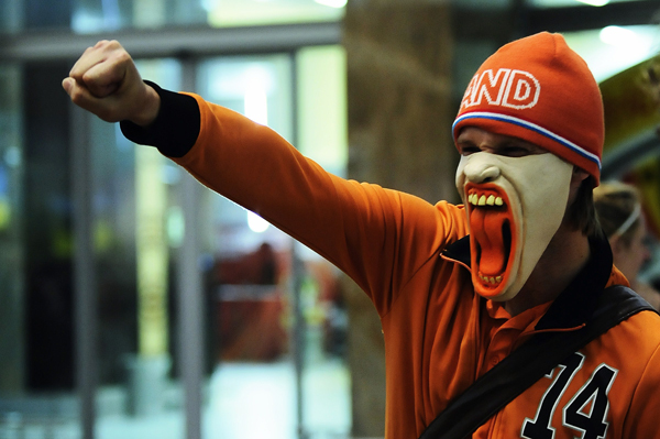 مانديلا يغادر الحفل والكأس كاد يخطف