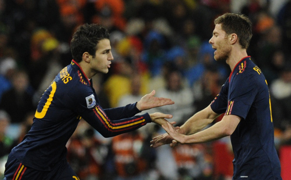 فابريجاس يشعر بأحزان زميله الهولندي في آرسنال فان بيرسي