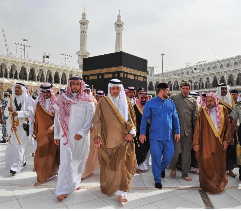 أمير مكة المكرمة يتشرف بغسل الكعبة المشرفة