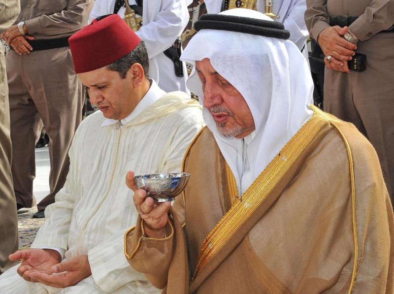 أمير مكة المكرمة يتشرف بغسل الكعبة المشرفة