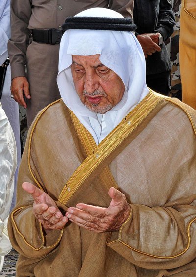 أمير مكة المكرمة يتشرف بغسل الكعبة المشرفة