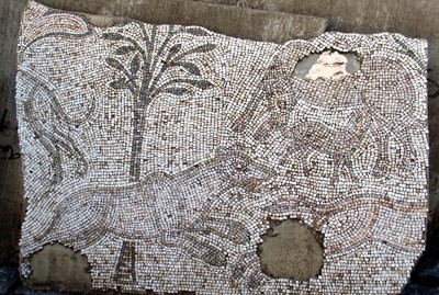 25 لوحة فسيفساء تروي بلغة ملونة حكاية العصر البيزنطي بكل تحولاته