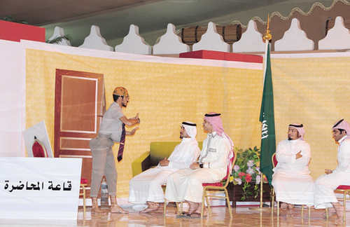 الصمّ يكشفون عن معاناتهم اليومية في مسرحية حائل