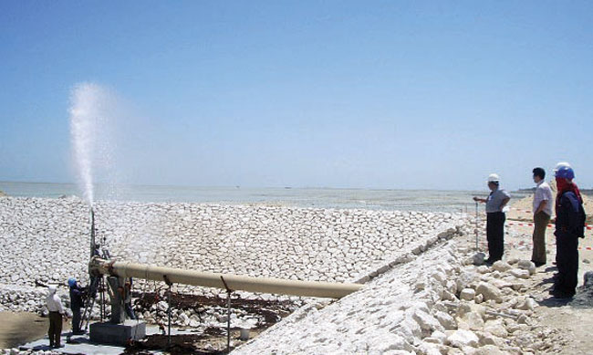 تحلية المياه المالحة بالطاقة الشمسية تنقل المملكة إلى مصاف الدول المتقدمة في الاستفادة من الطاقة المتجدّدة والمستدامة