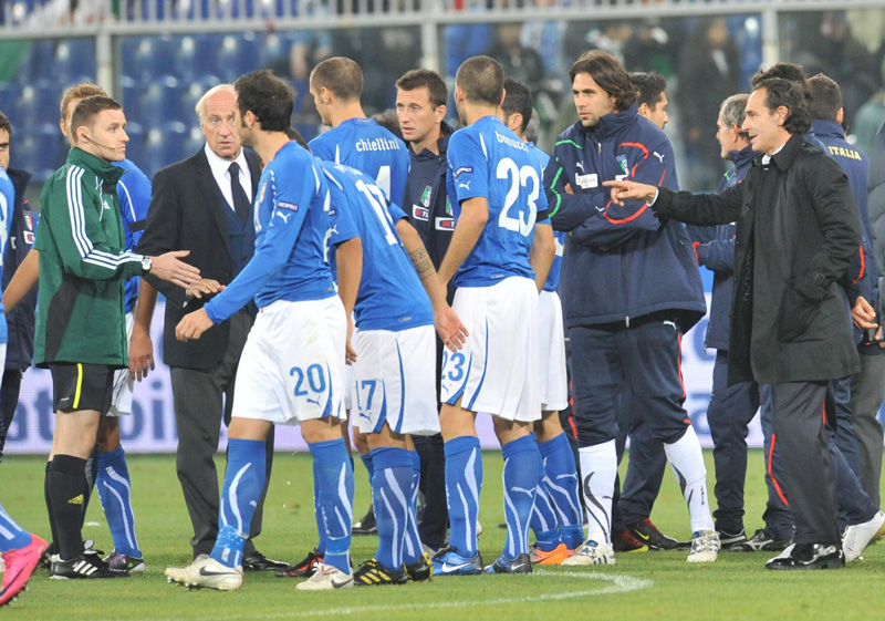إلغاء مباراة إيطاليا وصربيا في تصفيات أمم أوروبا بسبب شغب الجماهير