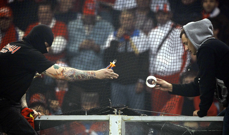 إلغاء مباراة إيطاليا وصربيا في تصفيات أمم أوروبا بسبب شغب الجماهير