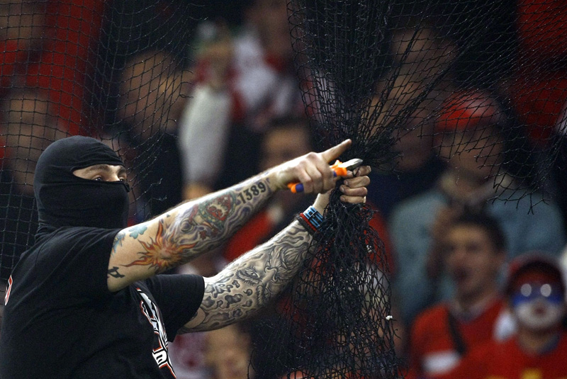 إلغاء مباراة إيطاليا وصربيا في تصفيات أمم أوروبا بسبب شغب الجماهير