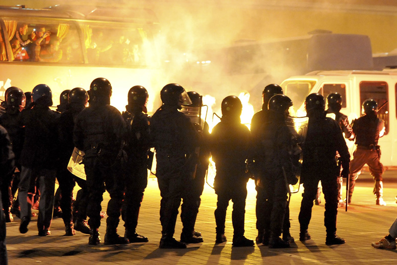 إلغاء مباراة إيطاليا وصربيا في تصفيات أمم أوروبا بسبب شغب الجماهير