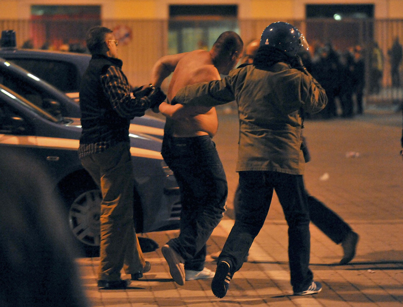 إلغاء مباراة إيطاليا وصربيا في تصفيات أمم أوروبا بسبب شغب الجماهير