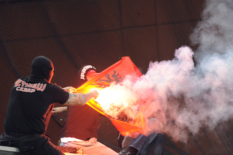 إلغاء مباراة إيطاليا وصربيا في تصفيات أمم أوروبا بسبب شغب الجماهير