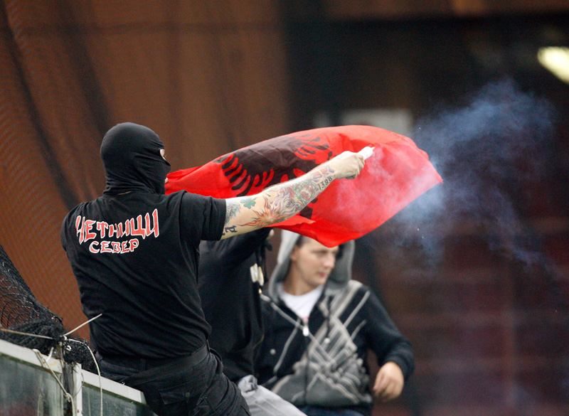 إلغاء مباراة إيطاليا وصربيا في تصفيات أمم أوروبا بسبب شغب الجماهير