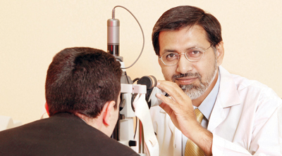 العدسات اللاصقة الصلبة خيار مناسب للقرنية المخروطية.. والجراحة حل أخير