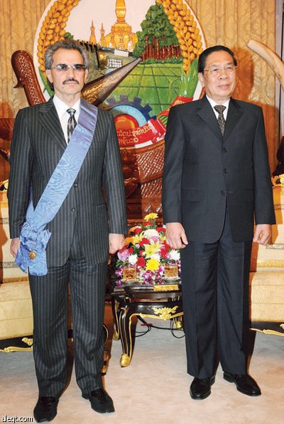 الوليد بن طلال يُمنح أعلى وسام في لاوس