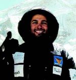 هل تعلم من هو أول مسلم يؤذن أعلى قمة بالعالم