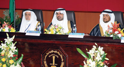 بحث مستجدات تحسين الإنتاج وتطوير الحقول الناضجة  في ملتقى الزيت والغاز في الظهران