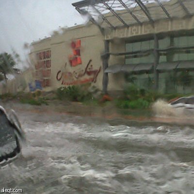 أمطار جدة.. استئناف الرحلات في المطار والأمانة تضاعف جهودها لإزالة تجمعات الأمطار