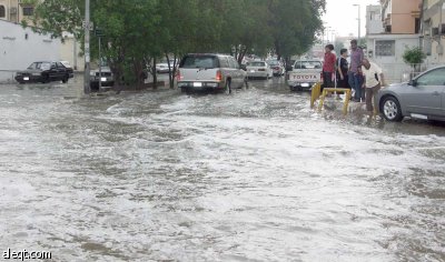 أمطار جدة.. استئناف الرحلات في المطار والأمانة تضاعف جهودها لإزالة تجمعات الأمطار