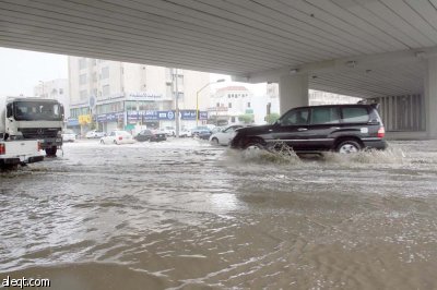 أمطار جدة.. استئناف الرحلات في المطار والأمانة تضاعف جهودها لإزالة تجمعات الأمطار