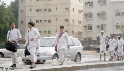 أمطار جدة.. استئناف الرحلات في المطار والأمانة تضاعف جهودها لإزالة تجمعات الأمطار