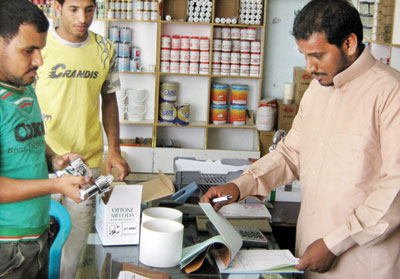 نصيحة تقود شابا سعوديا لتأسيس متجر لبيع أدوات الكهرباء والسباكة بنك التسليف