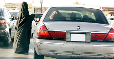 التسول بالأطفال .. احتراف الجريمة المزدوجة