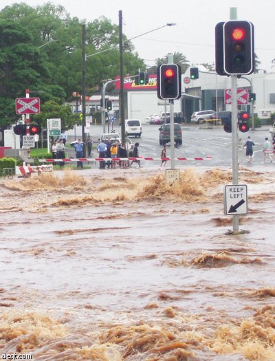 أستراليا: السكان يحيطون منازلهم بالرمال.. والخطر يزداد غدا