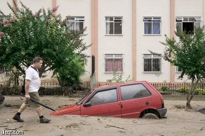 خبير: الفيضانات التي اجتاحت العالم الشهر الجاري سببها الاحتباس الحراري