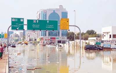 أمانة جدة: إعادة تشغيل الأنفاق وسحب المياه من الشوارع الرئيسة