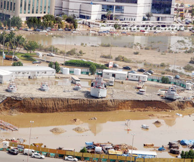 أمانة جدة: إعادة تشغيل الأنفاق وسحب المياه من الشوارع الرئيسة