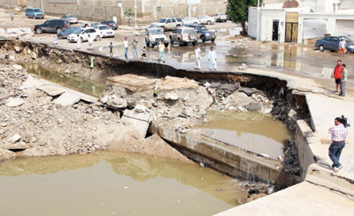 أمانة جدة: إعادة تشغيل الأنفاق وسحب المياه من الشوارع الرئيسة