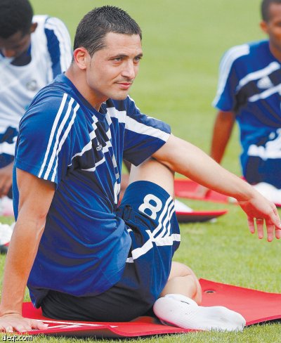 "الانضباط والفنية" توقفان لاعب الهلال رادوي 5 مباريات