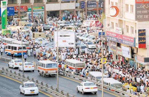 للنقاش : هل تقبل سكن العمالة الوافدة وسط الأحياء السكنية العائلية ؟