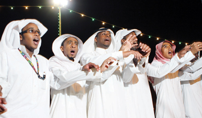 القصيم تحتفل بعودة الملك بالعرضة السعودية والسامري