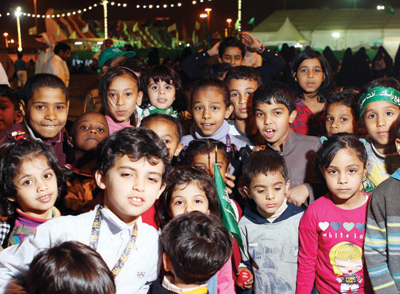 القصيم تحتفل بعودة الملك بالعرضة السعودية والسامري