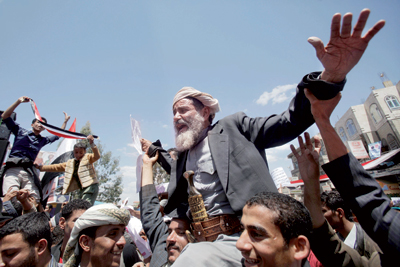 اليمن: الحوثيون يقررون إلقاء السلاح والانضمام للمظاهرات