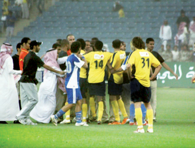 الانضباط تهدد من يلجأ إلى القضاء بالشطب.. وقرارات منتظرة في حق 3 نصراويين وهلالي