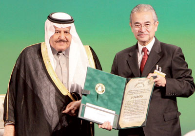 النائب الثاني: تكريم العلماء بمختلف جنسياتهم واجب ديني على بلادنا