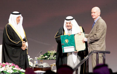 النائب الثاني: تكريم العلماء بمختلف جنسياتهم واجب ديني على بلادنا