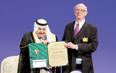 النائب الثاني: تكريم العلماء بمختلف جنسياتهم واجب ديني على بلادنا