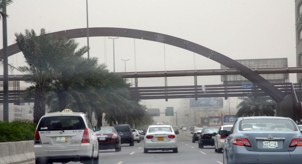 جدة: إخلاء المدارس تحسبا لهطول أمطار غزيرة وتعليق الدراسة غدا وحركة الملاحة طبيعية