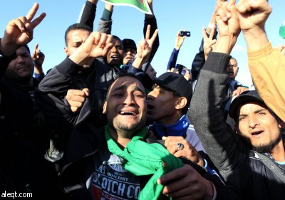 القرضاوي: العمليات ضد القذافي ليست "حربا صليبية".. ودوي انفجارات في مقر القذافي