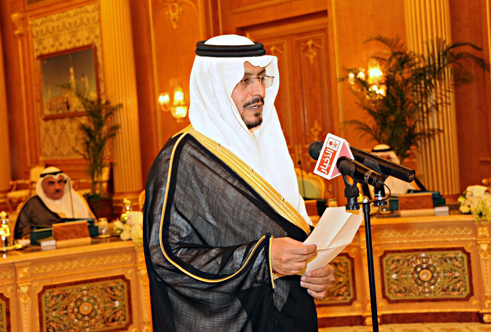 الضويحي يؤدي القسم وزيرا للإسكان