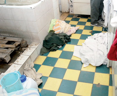 جدة: فواصل زجاجية تمهّد لكسر التستّر في مغاسل الملابس