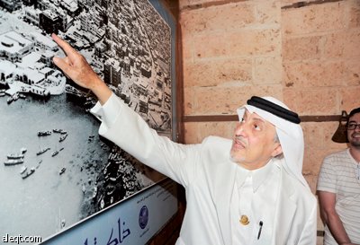 خالد الفيصل يطلع على استعدادات جناح إمارة منطقة مكة المكرمة