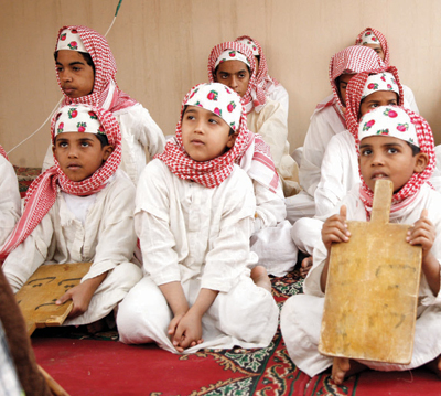 «الكتاتيب» تعود من جديد .. و«الفلكة» مصير المهملين