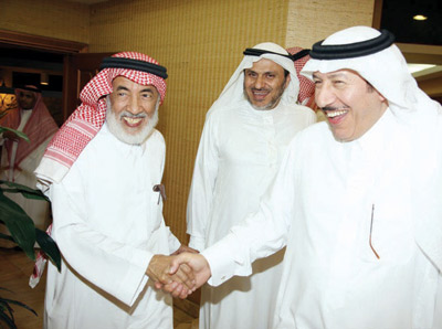 الشاعر ابن إدريس يحتفي بمفكري ومثقفي «الجنادرية»