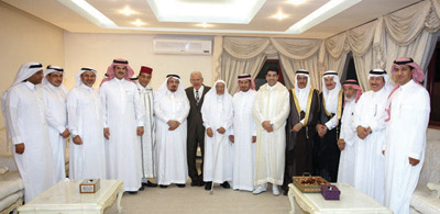 الشاعر ابن إدريس يحتفي بمفكري ومثقفي «الجنادرية»