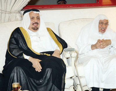 الشاعر ابن إدريس يحتفي بمفكري ومثقفي «الجنادرية»